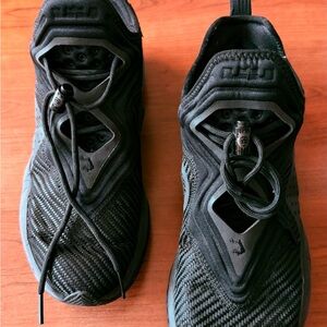 NIKE LeBron Soldier XIV TRIPLE Black pre-owned MENS 8 $41
